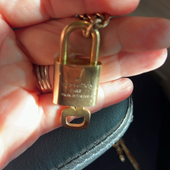 ❤️LOUIS VUITTON LOCK & KEY #310 on NON-LV CHAIN. Longest chain is adjustable. - Picture 4 of 5